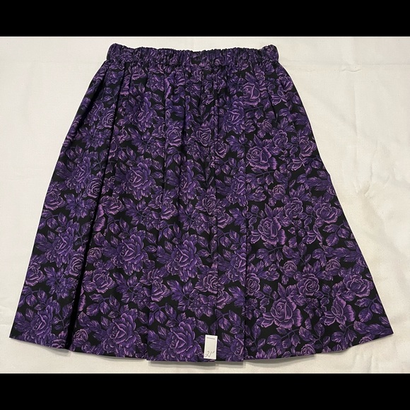 Hand crafted for HP Red Bird Closet. Beautiful “purple” flowered cotton skirt. - Picture 3 of 6